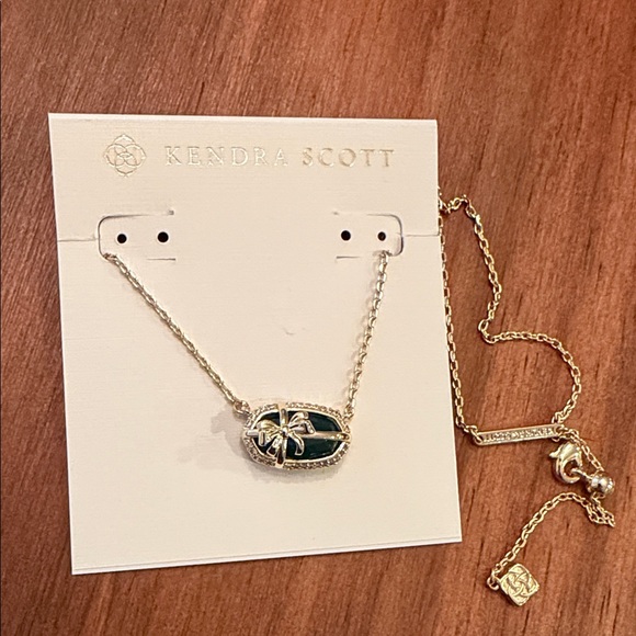 Kendra Scott Jewelry - Kendra Scott Gold Green Pendant Necklace with bow